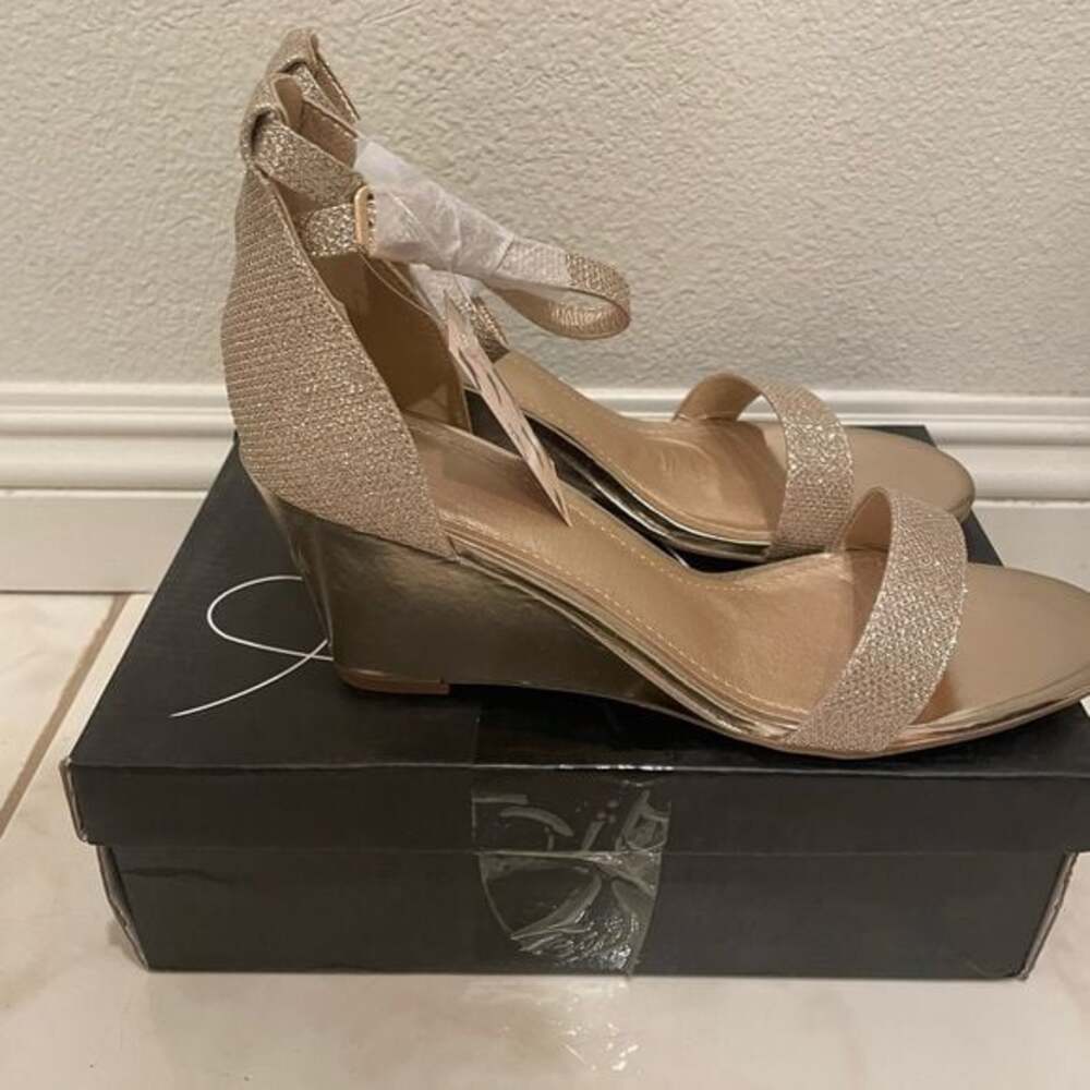 Women’s Gold Sparkly Wedges Size 9.5 - Picture 6 of 7